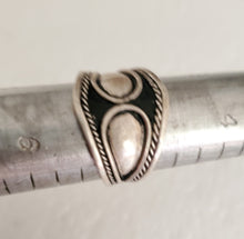 Load image into Gallery viewer, antique Tuareg elevated engraved table silver ring size 5 ,Tuareg jewelry, Sahara ring, Moroccan silver, tribal jewelry, Tuareg silver