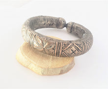 Load image into Gallery viewer, vintage Silver Bedouin single Upper Arm Bangle bracelet from Yemen ,Ethnic Tribal cuff, Antique ,Boho jewelry , Ethnic, East African