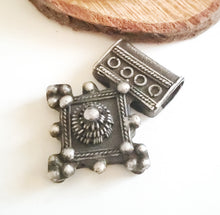 Load image into Gallery viewer, Moroccan Berber Old traditional 925 silver cross pendant,Berber Talisman,Berber Jewelry,African Jewelry,Moroccan Jewelry,Berber Ethnic,