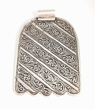 Load image into Gallery viewer, Moroccan Old XLarge silver Hand of Fatima Hamsa Pendant Amulet,Berber Jewelry,African Jewelry,Moroccan Jewelry,Hand of Fatima Charm,