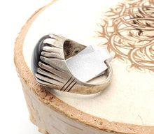 Load image into Gallery viewer, Antique Silver Ancient Carnelian Ring size 8.5 Yemen tribal jewelry,Yemen ring, Agate ring, Middle East jewelry, Islamic ring, Eye of Allah
