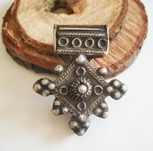 Load image into Gallery viewer, Moroccan Berber Old traditional 925 silver cross pendant,Berber Talisman,Berber Jewelry,African Jewelry,Moroccan Jewelry,Berber Ethnic,
