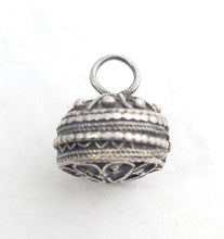 Load image into Gallery viewer, Antique Yemen Silver Bawsani pendant',silver dangles,Bawsani Yemen,filigree pendant,tribal jewelry,Vintage Bedouin
