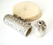 Load image into Gallery viewer, Antique Original Yemenite Jewish 'Hirz' Bawsani filigree silver pendant ,hallmarked Hirz', silver prayer Pendant,Yemen jewelry
