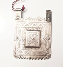 Load image into Gallery viewer, Antique large Tuareg Silver Pendant from Niger, Old African Pendant, Jewelry Making Supplies ,Tuareg jewelry,African jewelry
